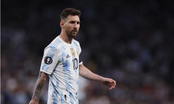 快讯：恒指高开0.37% 科指涨0.79% 黄金股普涨 创新药概念股活跃 小鹏汽车涨超9%